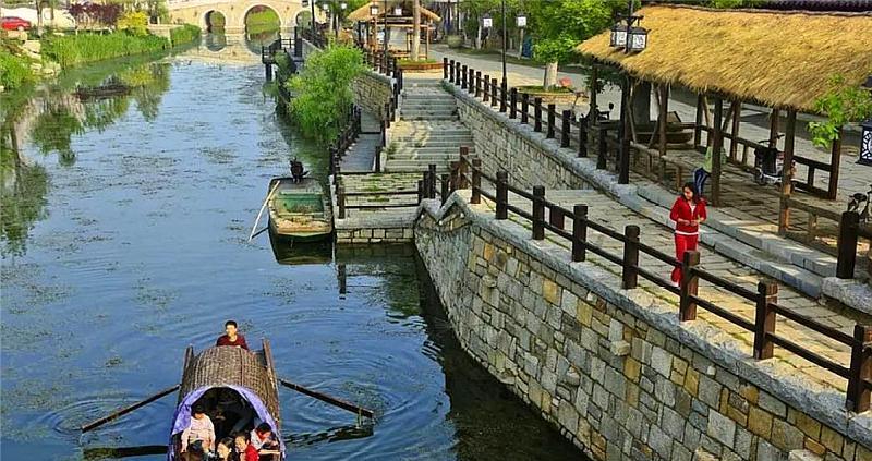 加拿大里多运河冰场重新开放(环球掠影)
